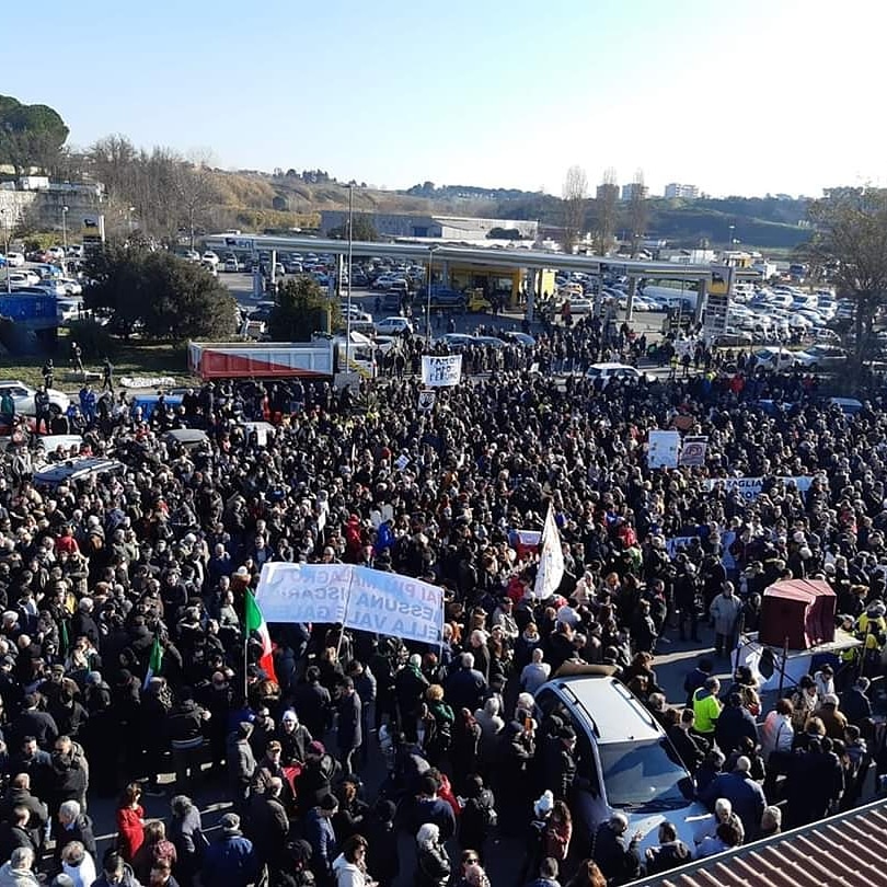 ValleLibera's tweet photo. #valleGaleriaLibera
#noDiscariche https://t.co/IXHRtwihRo