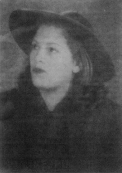 carladiveroli's tweet photo. Mia zia, #SettimiaSpizzichino, unica donna tornata su 1023 romani deportati il 16/10/43, ci ha lasciati il 3/7/2000. Se proprio volete celebrare un ventennale, al posto di quella merda di Craxi, potreste ricordare lei, sopravvissuta ai lager di Auschwitz e Bergen Belsen. https://t.co/Z3JqTnKuOD