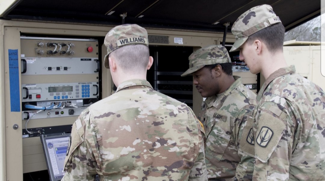 SCNationalGuard's tweet photo. Soldiers w/the 151st Expeditionary Signal Battalion, #SCGuard, prepare communication equipment during a field training exercise in Hodges, SC, Jan. 11 to enhance &amp; validate Soldiers' skills utilizing a variety of signal equipment (📸: SSG Brad Mincey) #NationalGuard #signalready https://t.co/pbyA8NB5L3