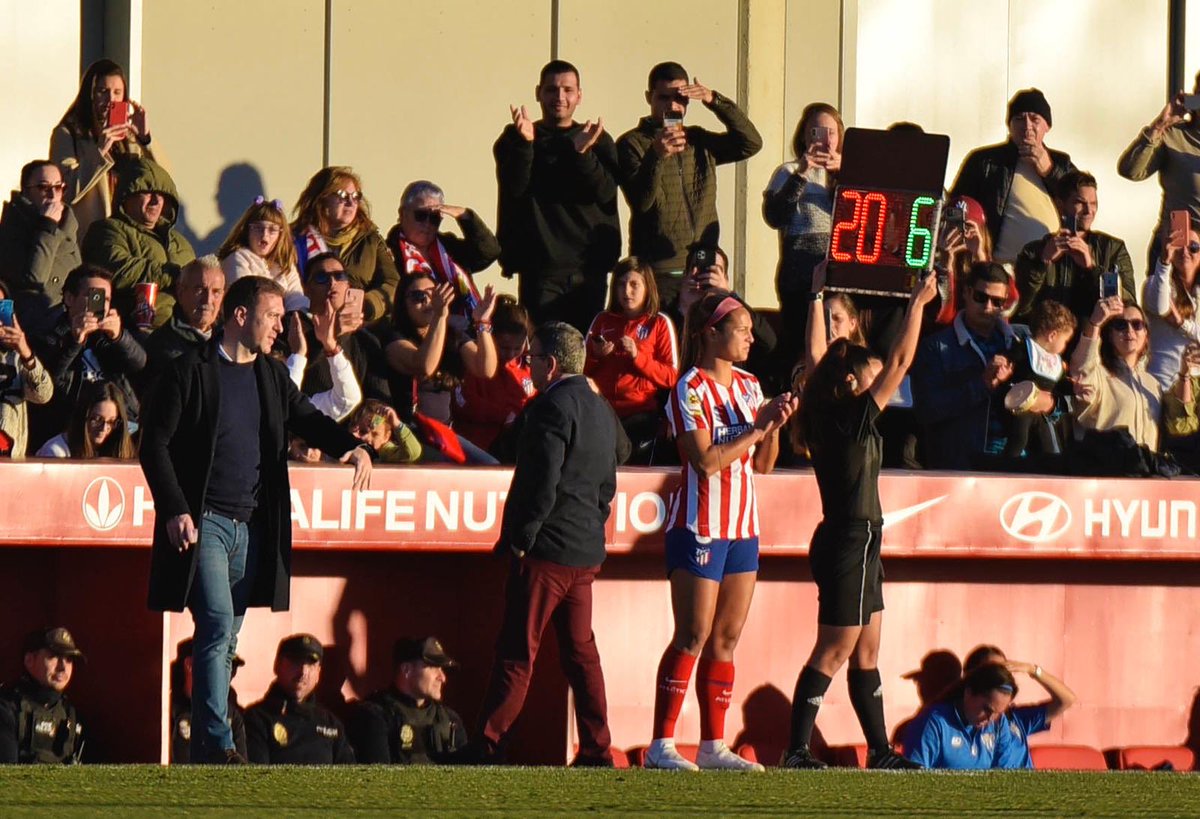 Deyna Castellanos (@deynac18) on Twitter photo Siempre supe que debutar sería especial pero los fans del <a href="/AtletiFemenino/">Atlético de Madrid Femenino</a> y el calor de mi gente 🇻🇪 me hicieron vivir un momento inolvidable. ¡GRACIAS! 3 puntos y sensaciones muy positivas que me ayudarán muchísimo en la adaptación. Esto apenas comienza #AupaAtleti #QueenDeyna Siempre supe que debutar sería especial pero los fans del <a href="/AtletiFemenino/">Atlético de Madrid Femenino</a> y el calor de mi gente 🇻🇪 me hicieron vivir un momento inolvidable. ¡GRACIAS! 3 puntos y sensaciones muy positivas que me ayudarán muchísimo en la adaptación. Esto apenas comienza #AupaAtleti #QueenDeyna