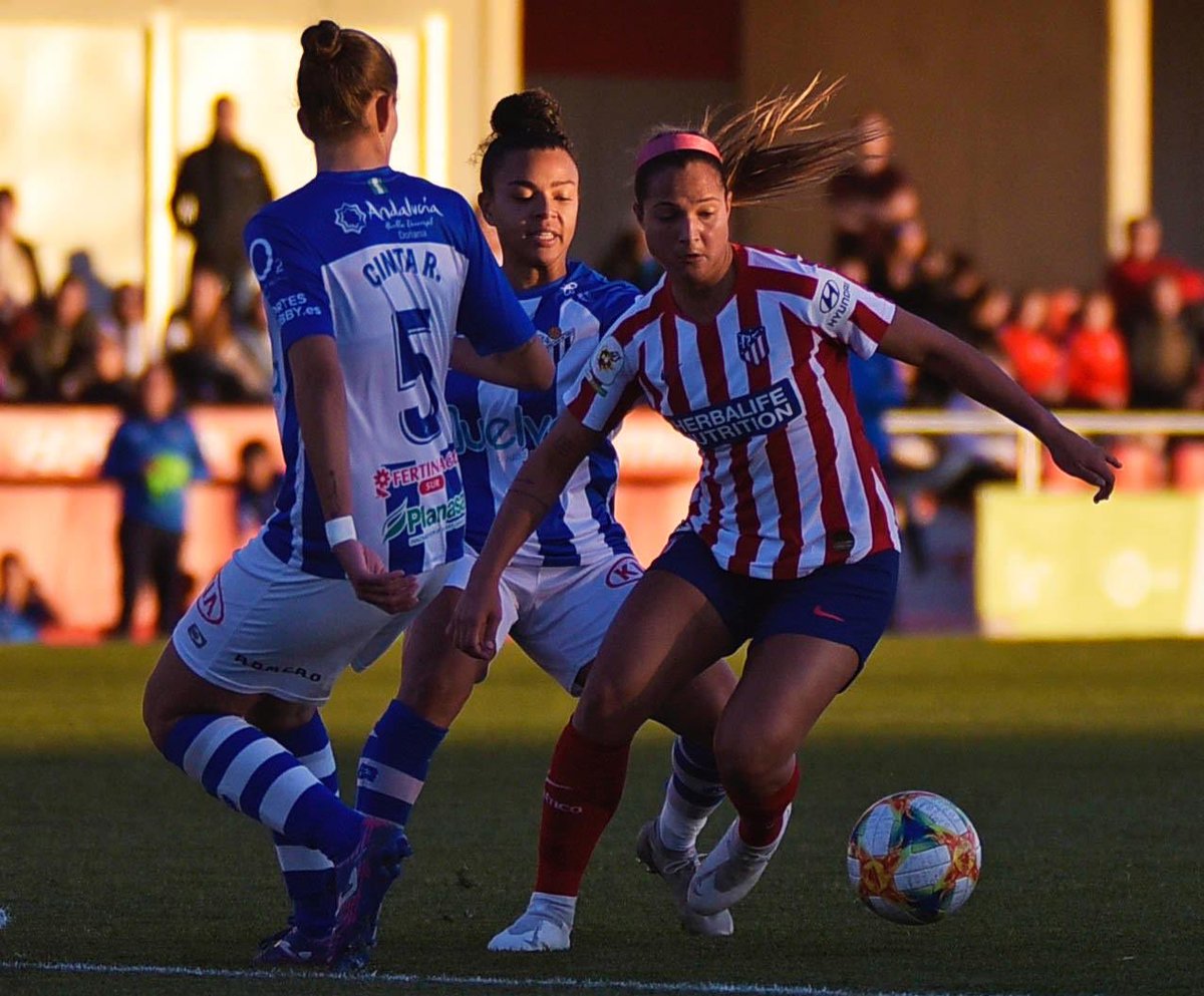 deynac18's tweet photo. Siempre supe que debutar sería especial pero los fans del @AtletiFemenino y el calor de mi gente 🇻🇪 me hicieron vivir un momento inolvidable. ¡GRACIAS! 3 puntos y sensaciones muy positivas que me ayudarán muchísimo en la adaptación. Esto apenas comienza #AupaAtleti #QueenDeyna https://t.co/TGfDt5WdyG