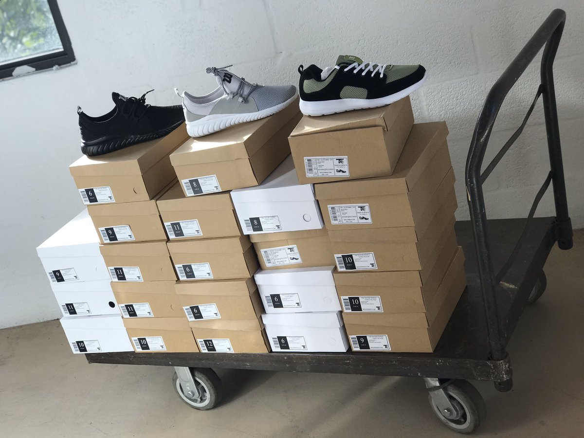 JavarisNeely's tweet image. Want a pair of #WaveRunners for $20.20? #OverStock 6.oz light.....Walk on clouds ☁️ pay via #Cashapp or Tikiclothingco.com.(cleaning out the warehouse)