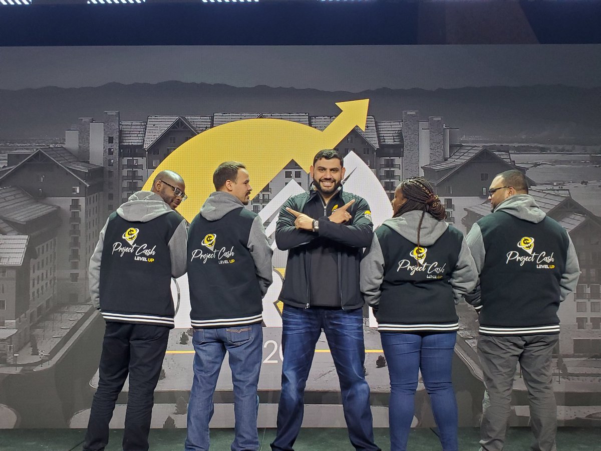 KeiraOglesby's tweet photo. I could be a little bias, but I swear this is the best team in the game! #ProjectCash @Samir_fl @calebthecoach @Mikeleiro @carloskelly15 @tracySprint @tobiastjones https://t.co/gPDQl84Qgb