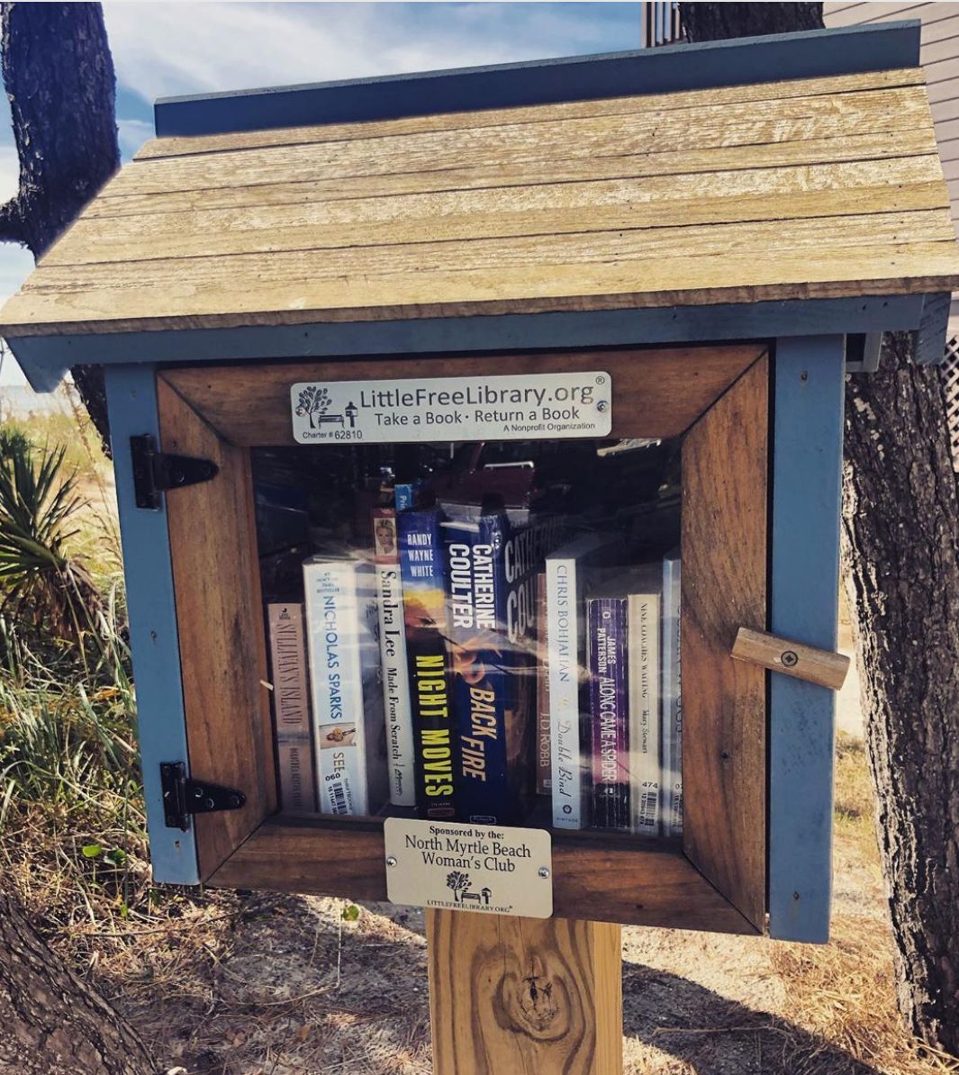 exploreNorthMyr's tweet photo. Saturday is the perfect time to #JustCoast and catch up on some reading. The kind folks of North Myrtle Beach have ya covered…📚
📸:@nomad_now | #littefreelibrary https://t.co/mOTFpAj6Qx