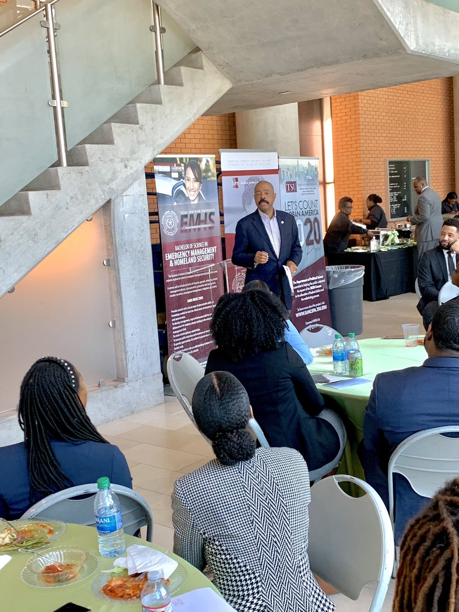 BorrisLMiles's tweet photo. I want to thank the Houston Black Leadership Institute Class VII for allowing me to speak with them today about my thoughts as a Black leader and the importance of getting involved in their community. #txsd13!#Houston #hounews #BlackExcellence #HBLI #txlege https://t.co/vuf3bedItz
