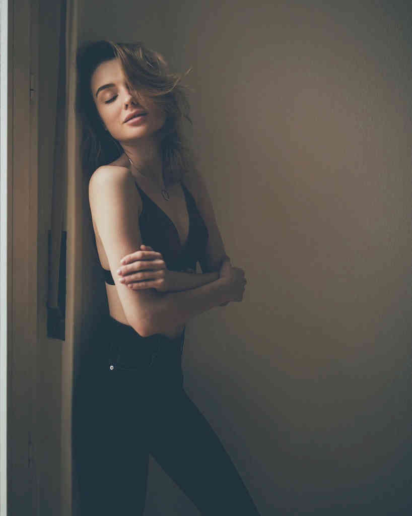 EmmaMos32622027's tweet photo. Iโd rather spend one moment holding you than a lifetime knowing I never could. ๐ ๐ #PetiteEbony #RealSlutParty #TwerkingAss #DesiVideo https://t.co/yBXDDF10FO