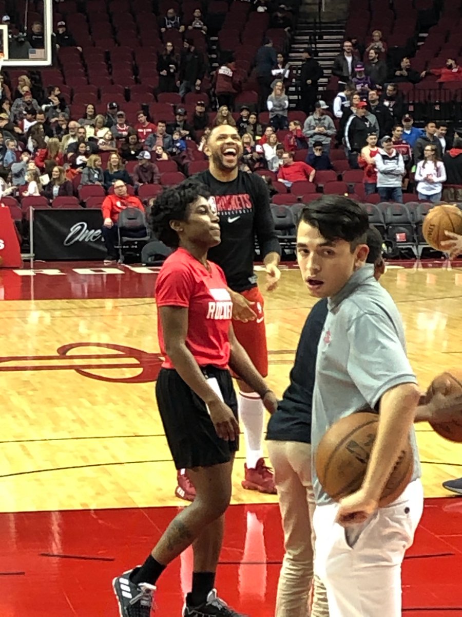 APHoustonRocket's tweet photo. When the Fun Meter gets turned up ALL THE WAY

#SplashGordon
#Rockets https://t.co/Gg0FrO9kOr
