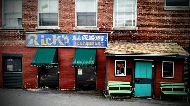 wmarkhall's tweet photo. A #diner somewhere in #upstate #NY. #americandiners #Ricksallseasons https://t.co/XPMYDOCqAN https://t.co/iMNtikY2NG