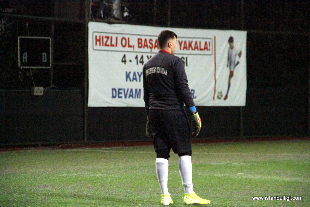 Hali Sahada Kaleci Para Verir Mi Adam Eksik