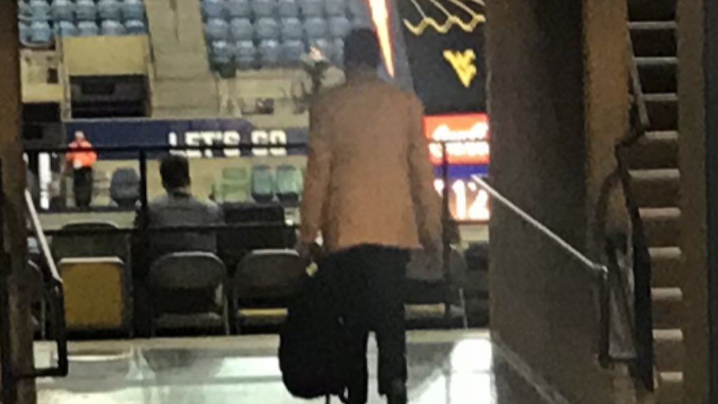 herdHater's tweet photo. I Got him with a 
#PhonyToni Yell 
and he just walked
away STUNNED! 
OMPFG IM DYING
He is Rattled 🤪
🤣😂😝🙌🤪😂🙌 https://t.co/GpVhl7hY2g