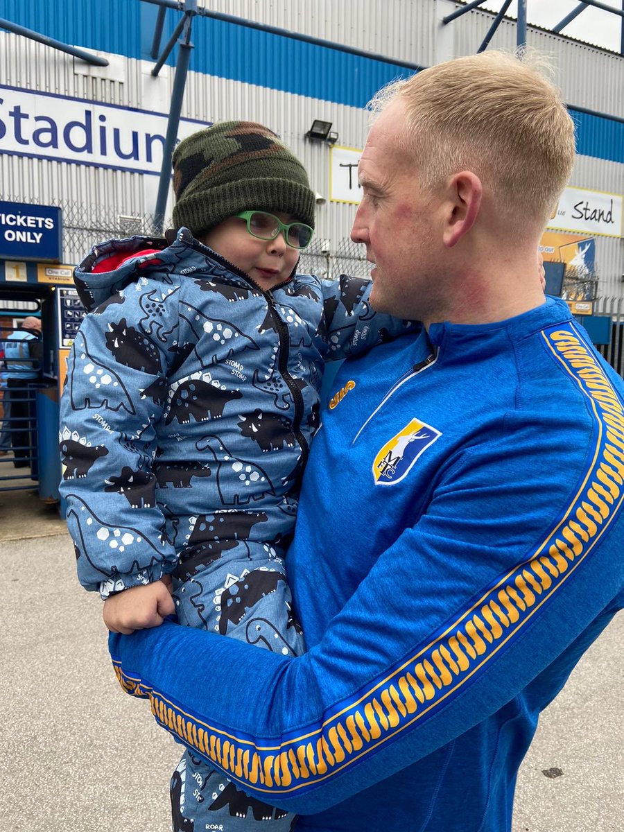 conradlogan's tweet image. Great to see my little buddy at the game today.Hes had a very tough Christmas but to see him smiling and having fun is what it’s all about🙌🙌🙌#littlewarrior