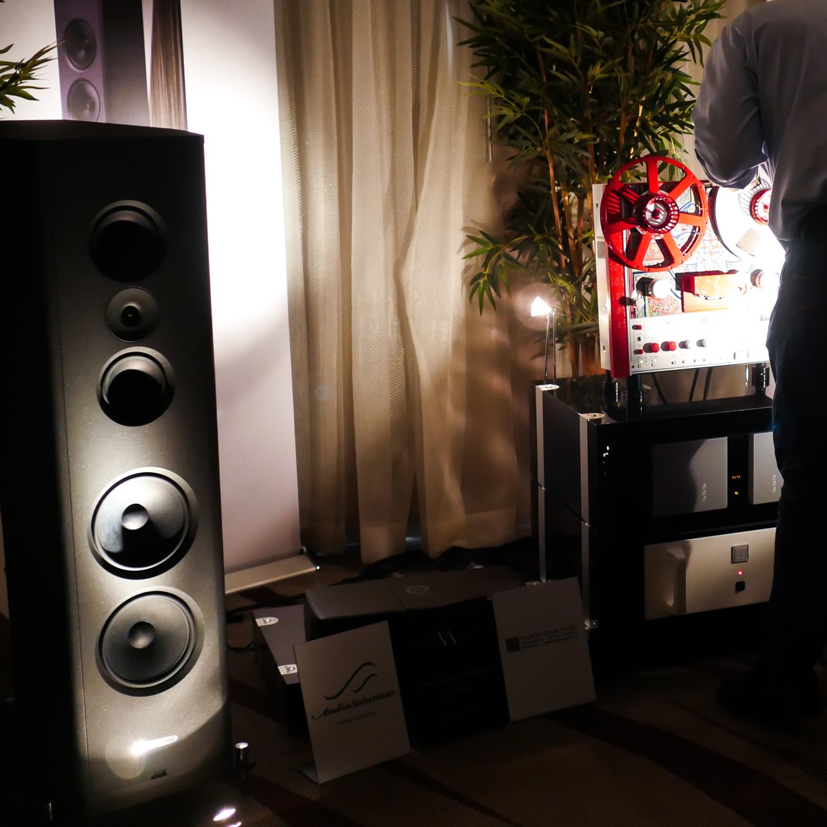 onlyattheshow's tweet photo. Here’s a great photo of the system that High End by Oz had at T.H.E. Show 2019 with United Home Audio. We promise you that this year, when you go to his room to have a listen, you’ll see ALL of Oz! :)
#highendbyoz #unitedhomeaudio #THEShow2019 #audiodemo #music #audiophile https://t.co/nn1aY1Dmau