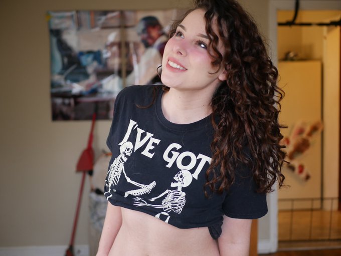 Happy Friday, babes!! &hearts; https://t.co/bncBOrV6FN