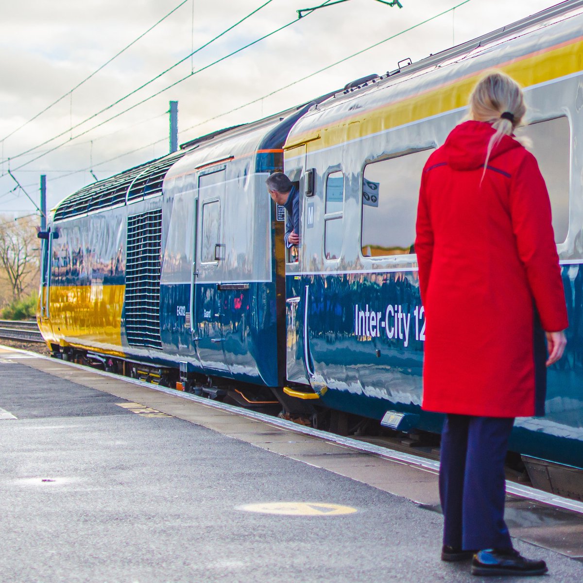 #letsgoroundagain @lner farewell tour #intercity125 departs Retford railway station @networkrail @RAIL @BBCEngland @geofftech @hcrossers @DavidHorne @lner_adamreid @KateLNER1