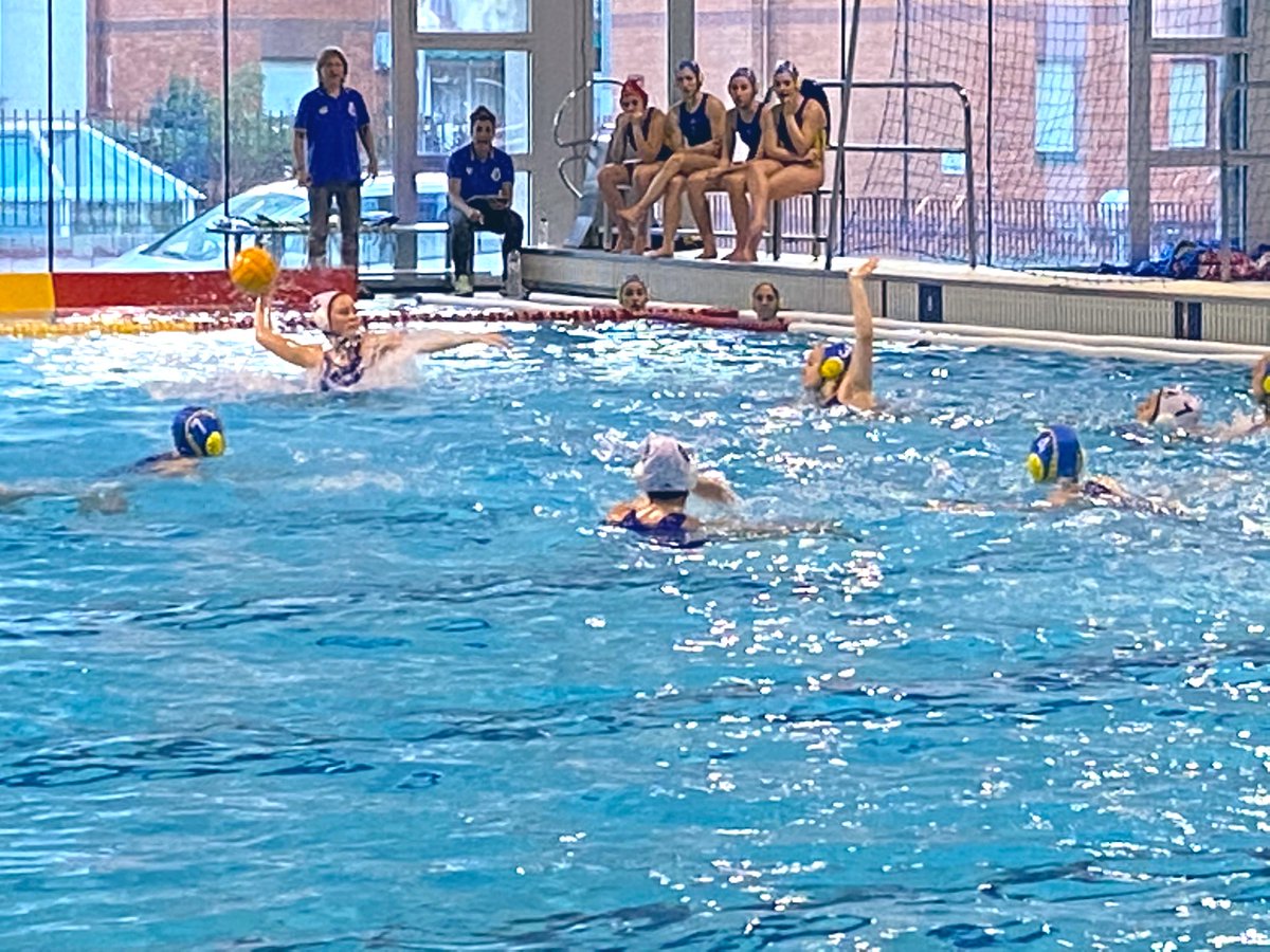 UEHorta's tweet photo. Important victòria de l’absolut femení 🤽♀️a la 10aJ de 1aDN davant @realcanoe per 9-8 que es situen al 3r lloc de la lliga.
Enhorabona noies!
#wpUEH #somdhorta https://t.co/9tUhlsaT56