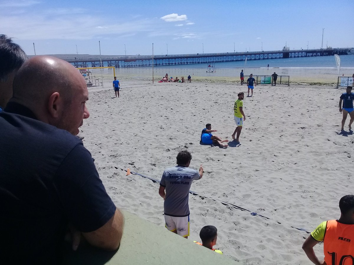 Hoy acompañando a <a href="/Gus_Sastre/">Gustavo Sastre</a> que junto a Javier Treuque secretario gral. del CF. <a href="/afa/">AFA</a> dieron inicio a la 1 fecha del Circuito Patagónico de #Futbolplaya #Madryn #Chubut