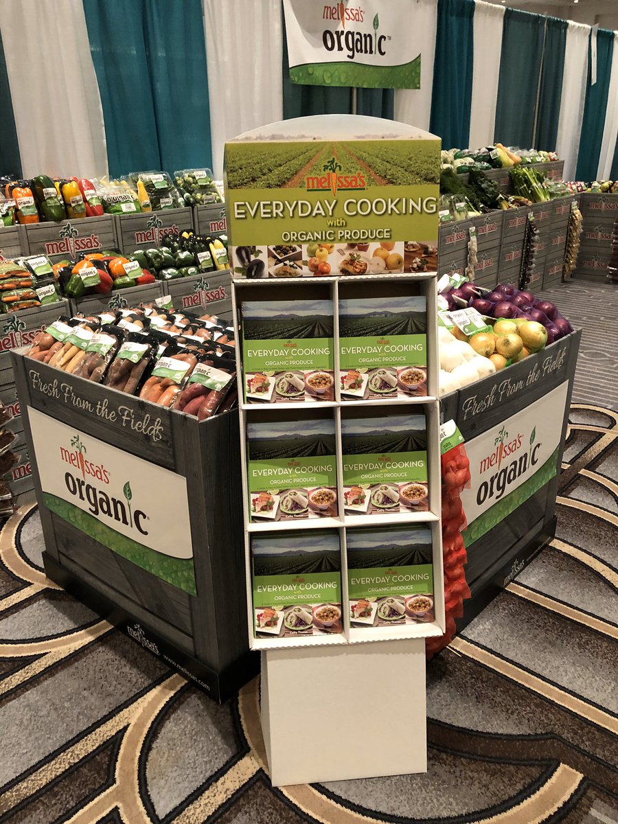 MelissasProduce's tweet image. Ready to inspire and teach here at the Global Organic Produce Expo in #Miami!! Come by and say hi if you’re here 👋

#GOPEX #GOPEX2020 #organic