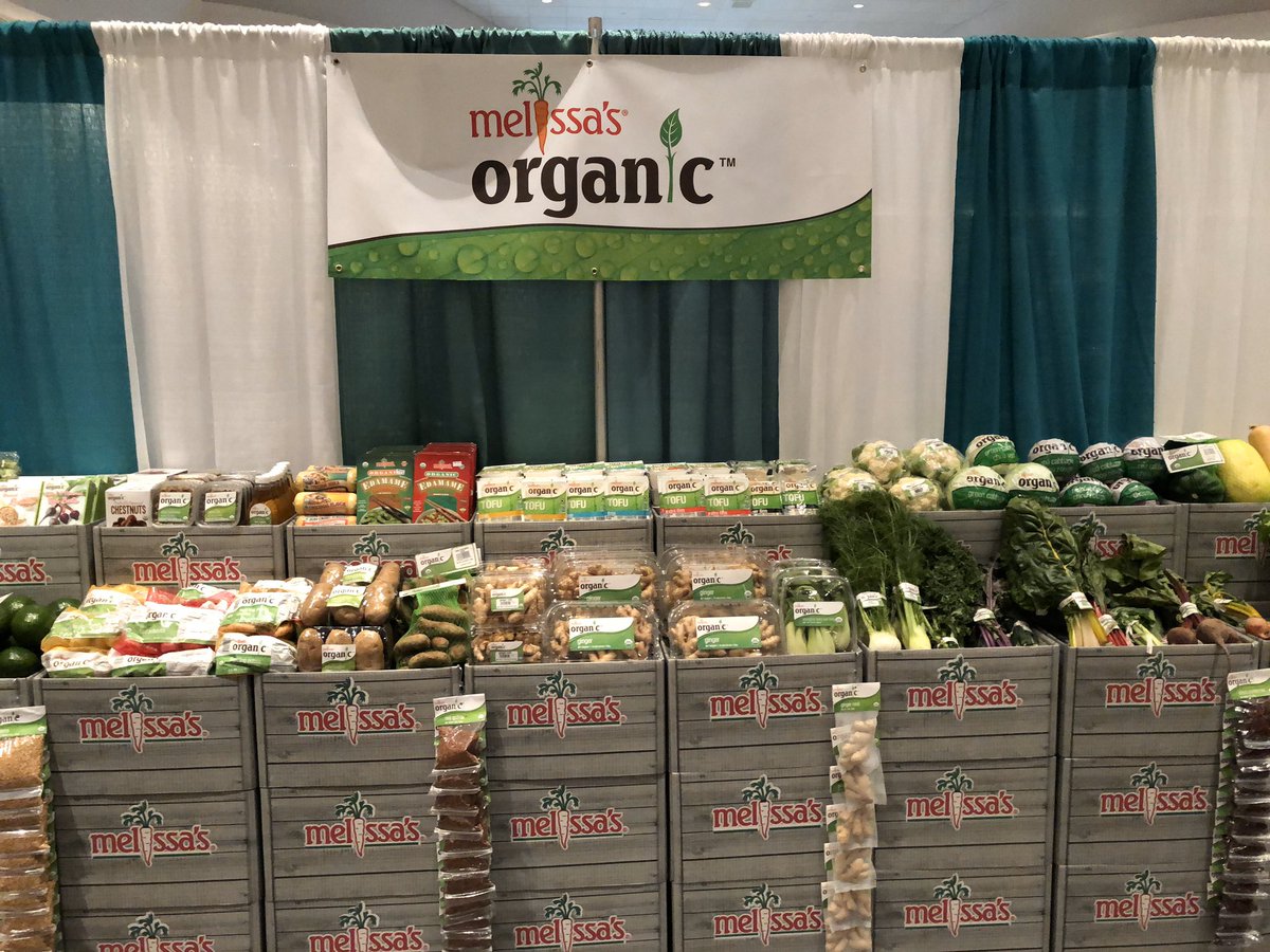 MelissasProduce's tweet image. Ready to inspire and teach here at the Global Organic Produce Expo in #Miami!! Come by and say hi if you’re here 👋

#GOPEX #GOPEX2020 #organic