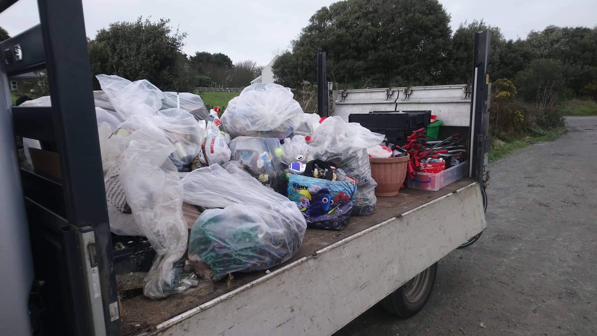 pickitupgsy's tweet photo. A HUGE thank you to everyone who came to the Big Channel Islands Beach Clean today!! In Guernsey we collected a whopping 4 tonne bags of litter!! @AlderneyWT @LaSocieteG https://t.co/w6a9av3yHk