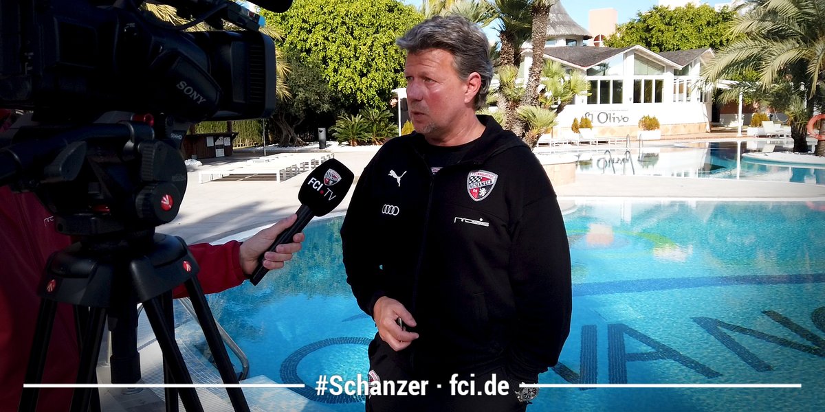 Schanzer's tweet photo. "Heißer Kampf um die Startelf!"🔥
Wie Cheftrainer Jeff #Saibene das #Schanzer Trainingslager erlebt hat & welche schwierige Entscheidung bevorsteht 📺🎙👉 https://t.co/YoW0nCkiu6
#FCInOliva #AudiSchanzerWinterTour2020 https://t.co/kMeoUqnXzV