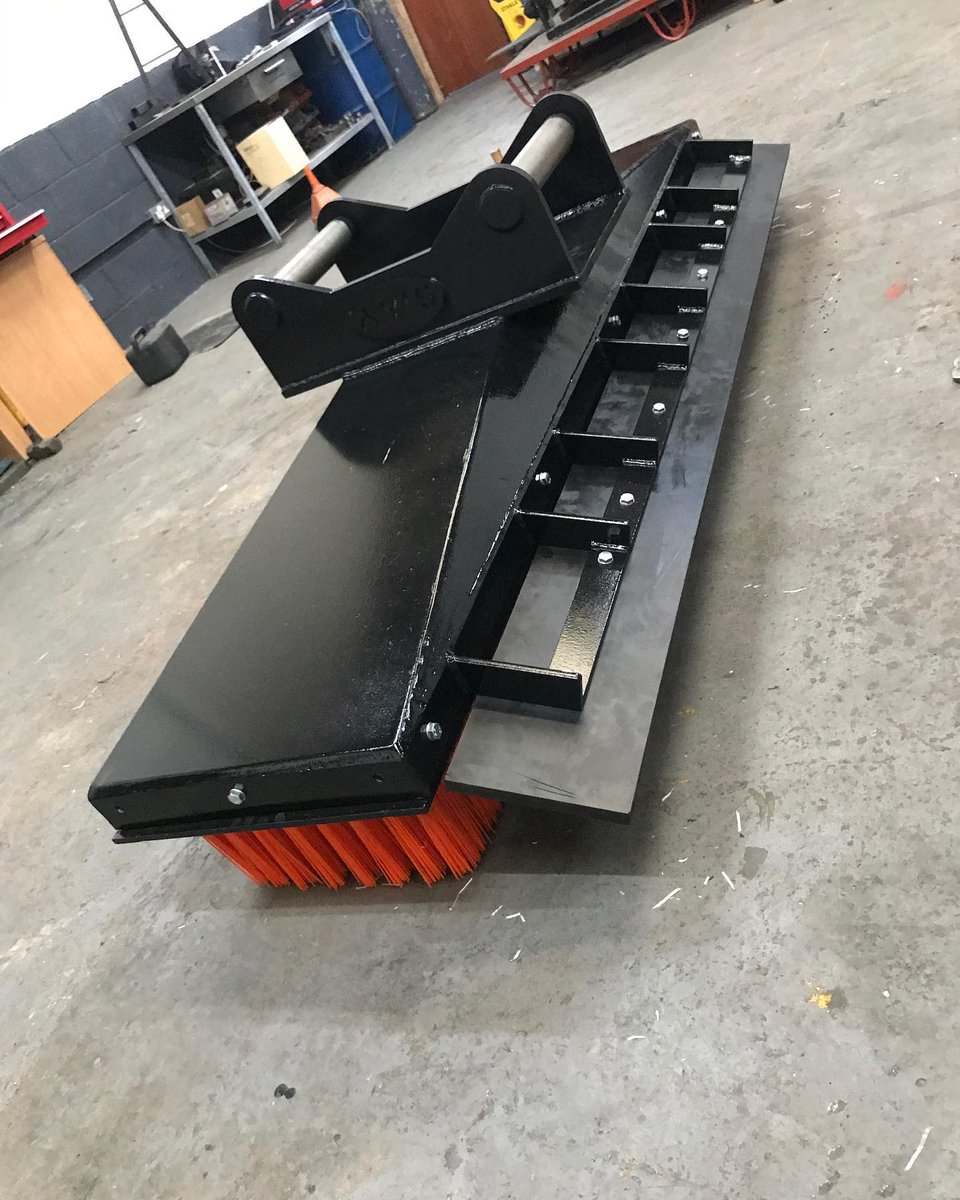Our very popular Excavator Broom/Sweeper. Designed and built by A Welding Services.
👨🏻‍🏭
•••••
#excavatorbroom #excavatorbucket #excavatorlife #excavatorbrush #fabricating #engineering #welding #weldinglife #fabricator #essex #Tiltrotator