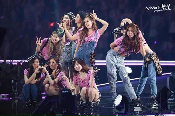 revaaderu's tweet photo. Rindu merekaaaa 😭😭
@GirlsGeneration
@SMTOWNGLOBAL #LoveNotesForSNSD https://t.co/FOGhqkDowF