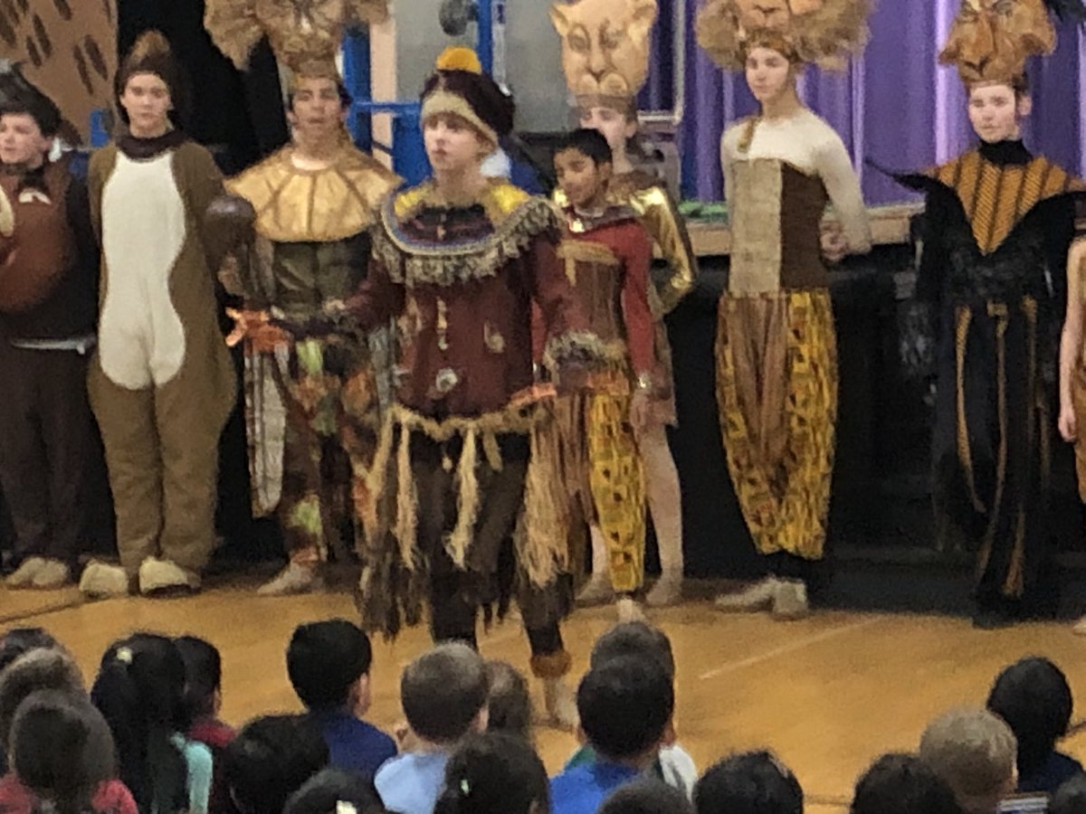 Carol Bennett tweet media