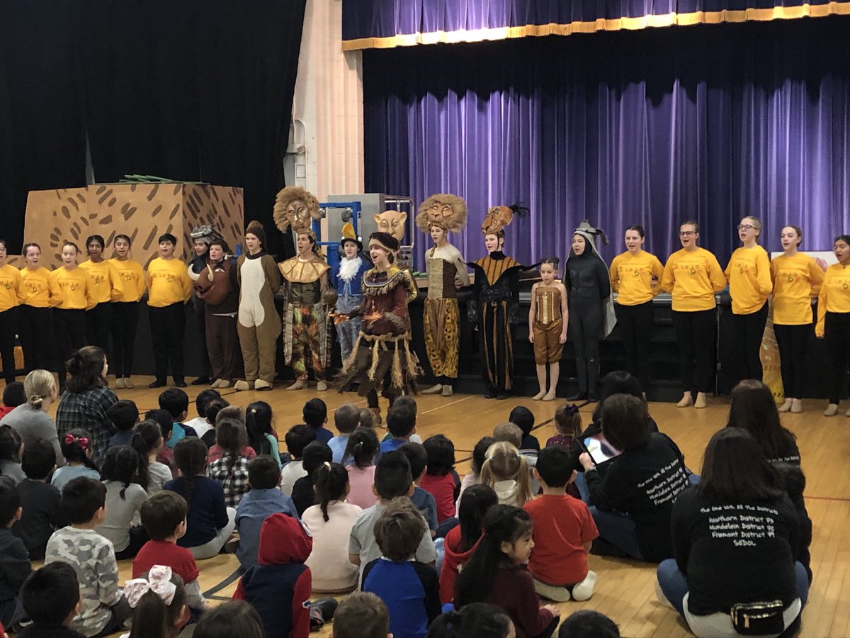 Carol Bennett tweet media