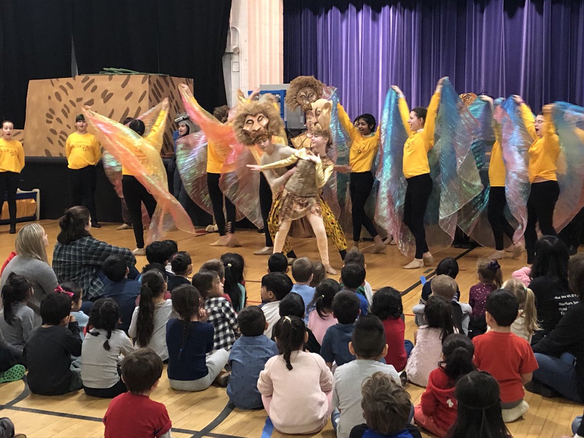 Carol Bennett tweet media