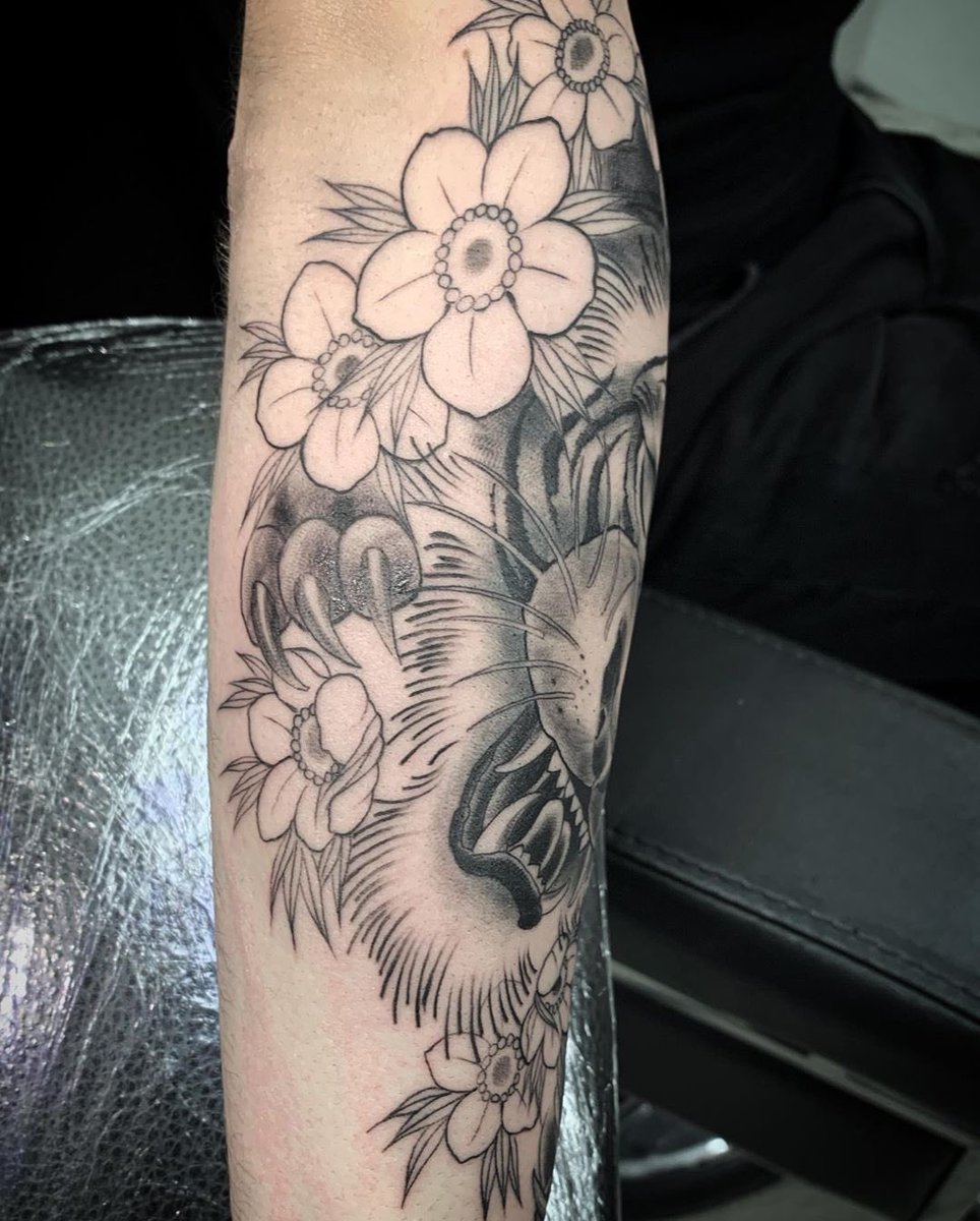 Walkin_Tattoo's tweet photo. Tigre encré par @nothedrifter chez @clockers_tattoo 🐯

Il reste quelques dispos avec @nothedrifter la semaine prochaine.

N’hésitez pas à nous DM pour tout vos projets Tattoo 

Clockers Tattoo
📍44 Rue Pastourelle 75003 Paris

#ClockersTattoo #Clockers #TigerTattoo https://t.co/uPOo0XWjcI