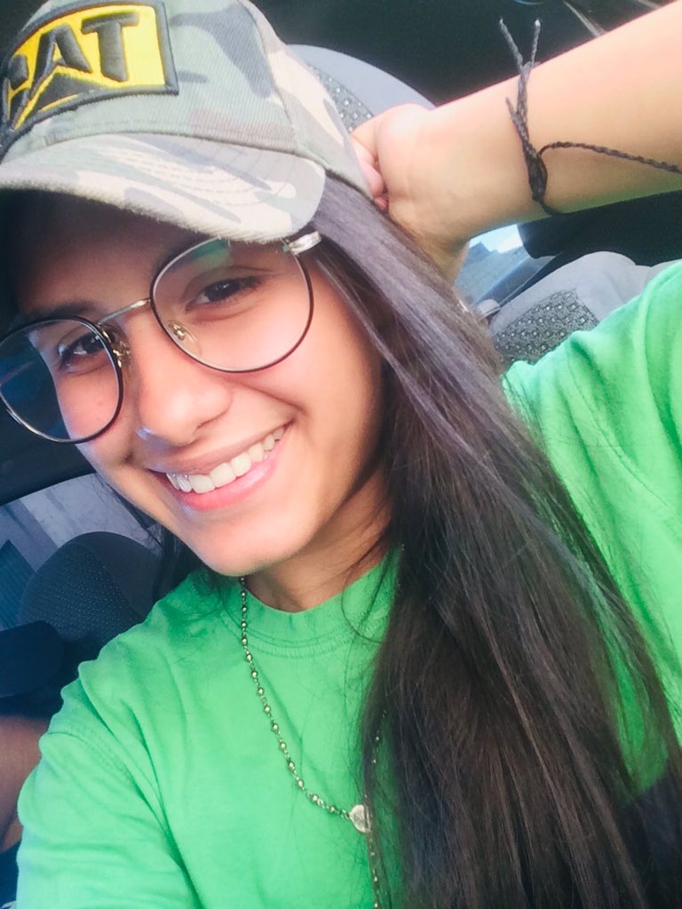 Poncornio19's tweet photo. @_pipbrandt Dos fotos de una lesbiana https://t.co/5jIv1VRDKa