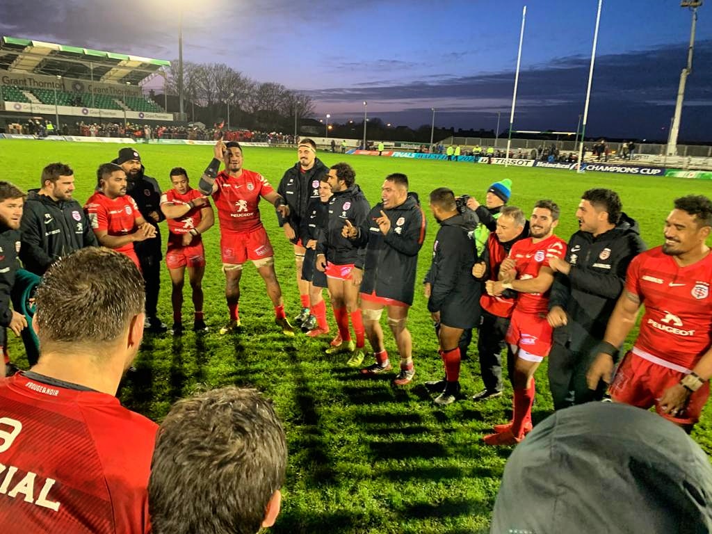 StadeToulousain's tweet photo. 🔴⚫ Les Stadistes savourent sur la pelouse du Galway Sportsgrounds après leur 5ème succès de rang en @ChampionsCup ! #CONNST https://t.co/FJFZGR9sHg