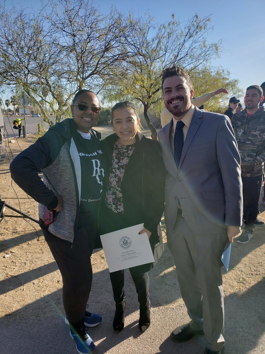 repdinatitus's tweet photo. January is #HumanTraffickingAwarenessMonth and today is #HumanTraffickingAwarenessDay. #TeamTitus joined @embracinglv for their Through Their Eyes 5k run/walk and information festival to lift up efforts to combat #humantrafficking throughout Southern Nevada. https://t.co/liU36fjdIr