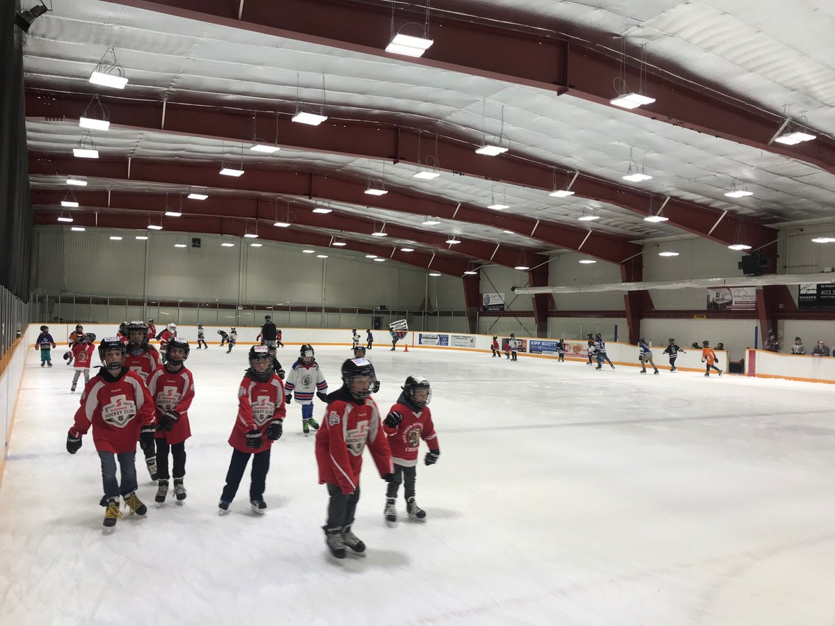RDPondHockey's tweet photo. The @RedDeerKinsmen Skate-a-Rama is in full swing and a great turnout!  Don’t forget your hot dog, chips and drink after you do your laps! https://t.co/JicYqfaeTa