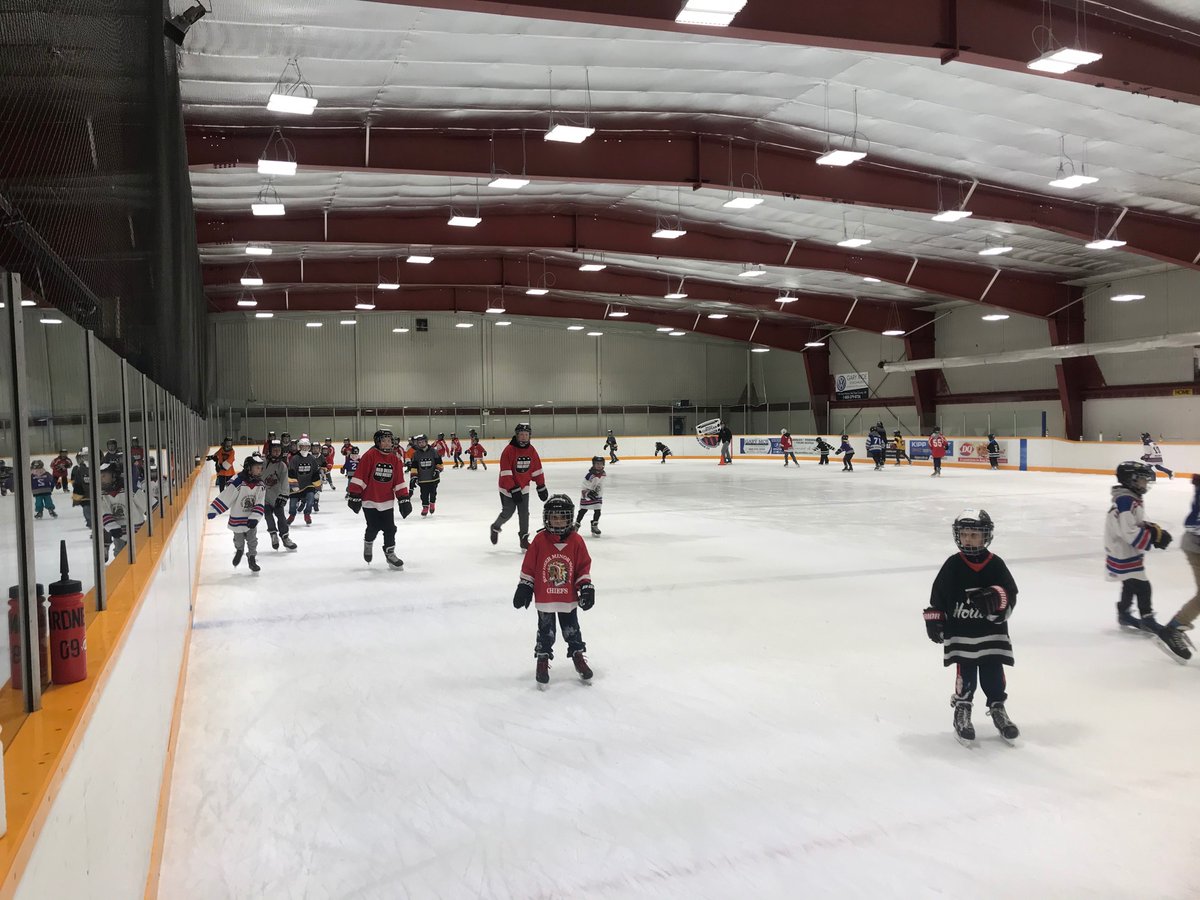 RDPondHockey's tweet photo. The @RedDeerKinsmen Skate-a-Rama is in full swing and a great turnout!  Don’t forget your hot dog, chips and drink after you do your laps! https://t.co/JicYqfaeTa