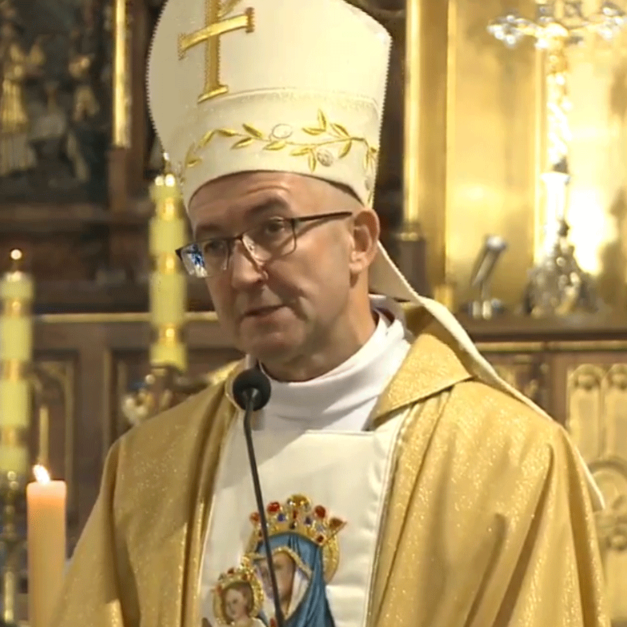 AwaBurnos's tweet photo. "Dziękuję Bogu Wszechmogącemu za to, że mnie chciał, że mnie chce i że mi zaufał" - powiedział bp Adrian Galbas SAC nowy biskup  diecezji ełckiej".
Od Mieszkańców, Marszałka Artur Kosicki, Zarządu przekazałam  obraz Matki Boskiej Nieustającej Pomocy i zaprosiłam Biskupa do nas. https://t.co/qt20NmkygV