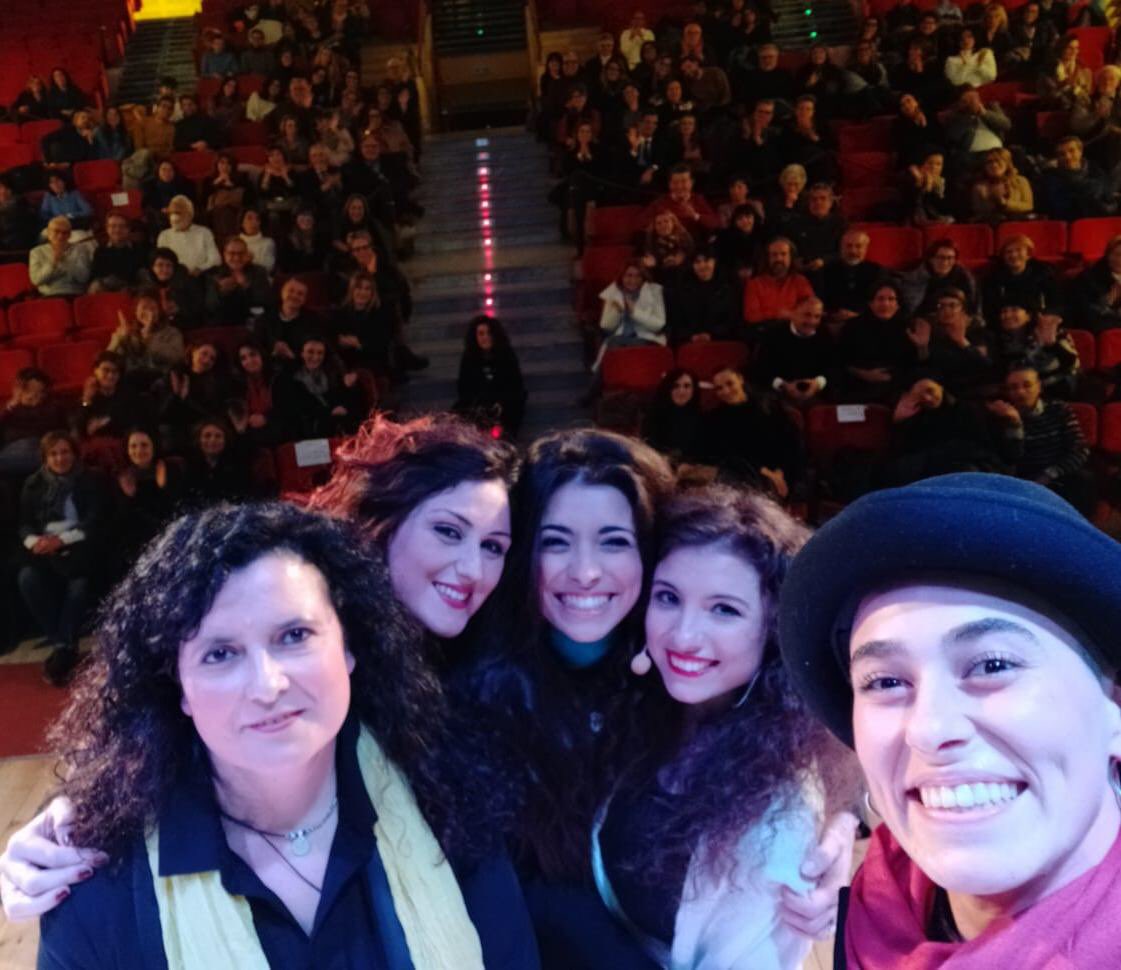 Ieri è stata una meravigliosa serata! 
Lo spettacolo “L e.  E s p e r i d i  n e L L L e. N u o v e. E r o i d i” è piaciuto davvero molto per la sua originalità e eleganza 🎆 Grazie pubblico! Replicheremo il 15 febbraio al teatro Bolivar : Non mancate! <a href="/TrioEsperidi/">Le Esperidi - gruppo musicale femminile</a> <a href="/cronachedi/">cronachedi</a>