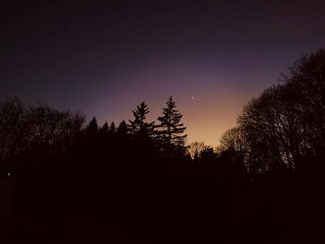 GSneijd's tweet photo. Wenn es finster wird in Graz

#graz #sonnenuntergang #silouette #nacht https://t.co/Ktgve1OwCr https://t.co/jQGYssmVSQ