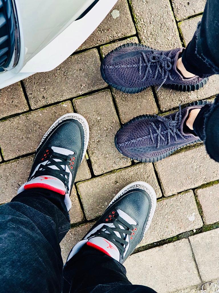 jo2cab05's tweet photo. Mr &amp; Missus👫 breakfast date☕ kicks👟👟#blackcement #yeezy @thesolesupplier https://t.co/Z64vEr6aqg
