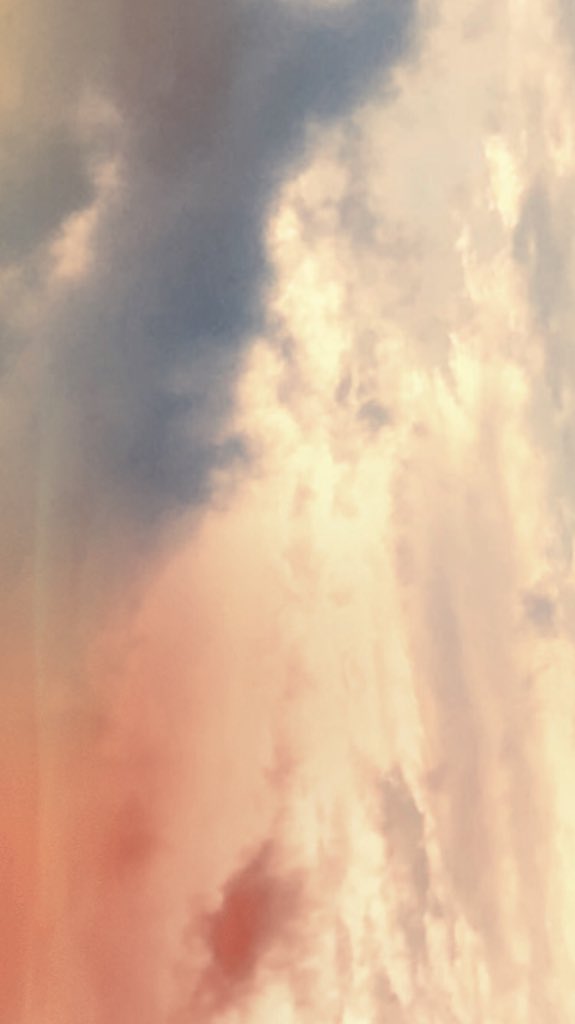 _1mhaa's tweet photo. - متلازمة حُب
غيّوم ١١ ينَاير☁️💙. https://t.co/hKKaPNUXAV