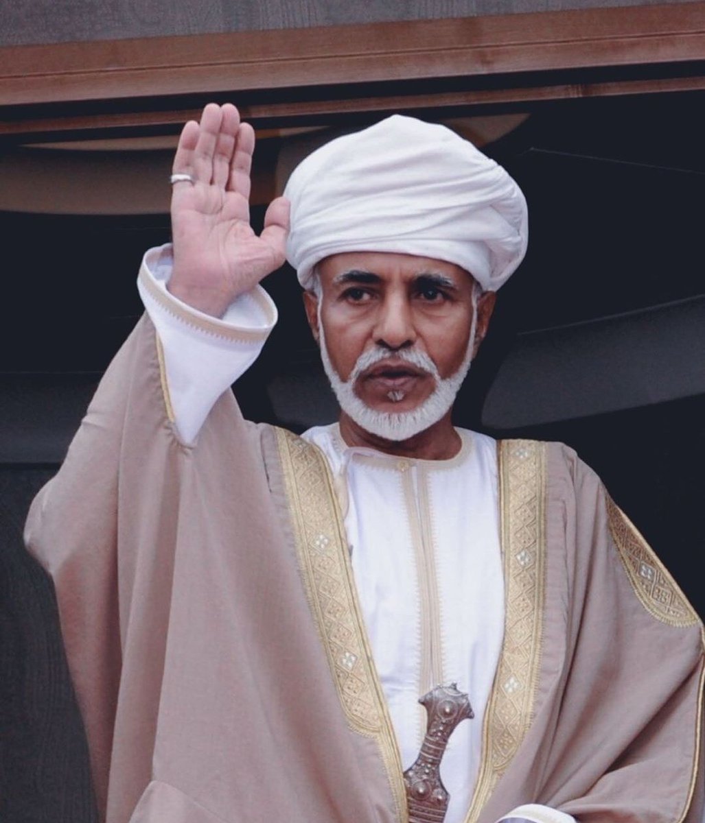 تنعى أسرة المناظرات بجامعة نزوى الأب المُلهم الذي تعلمنا منه صلابة الفكر وأهمية الحوار، تغمده الله في جنات النعيم 🙏

ما زلنا نردد ( ماضون خلفك لا شقاق ولا فتن).
#قابوس_بن_سعيد_في_ذمة_الله