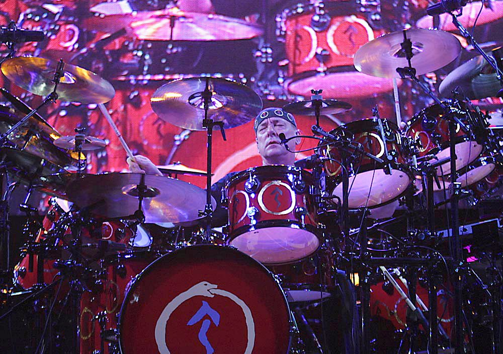 ConcertLivewire tweet picture