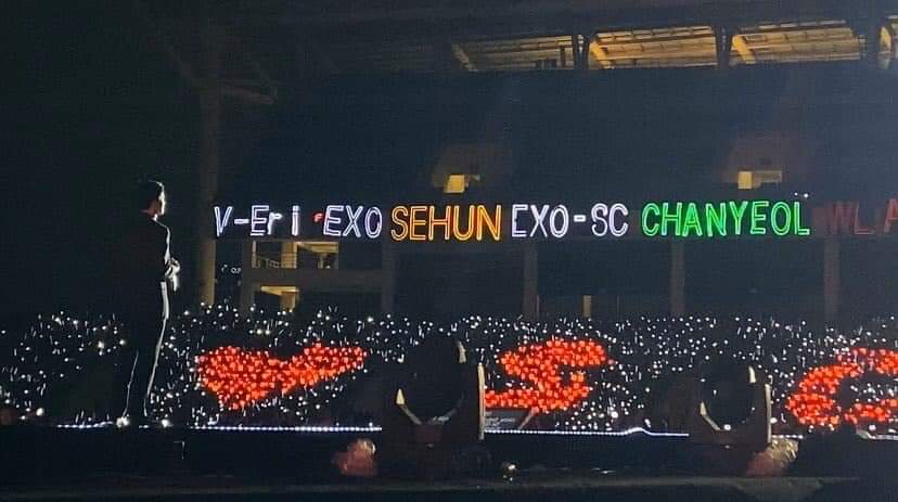 Hunmilktea1204's tweet photo. @Cainsd08 Omg this is our project and the man standing on the stage is Sehun. Sehun said want to comeback Vietnam again and CY said "i love you" by VNese. I feel so happy and pleasure tonight. And i hope u like it, VNese fans are cute, right? https://t.co/Hoq2Rt0uPB