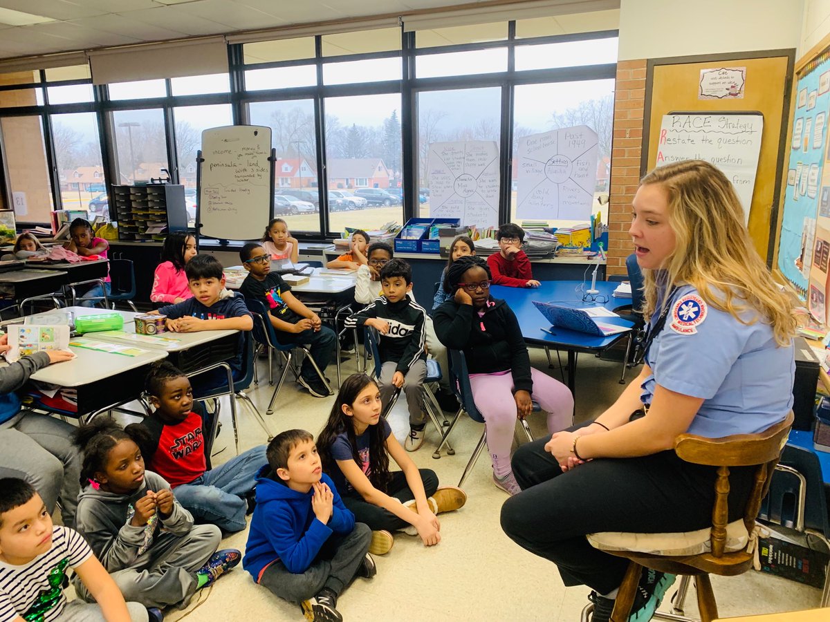 MsMaass13's tweet photo. Thanks for sharing your EMT first responder expertise! ⁦@SerenaHills_161⁩ @Flossmoo https://t.co/EXS3D4K4zv