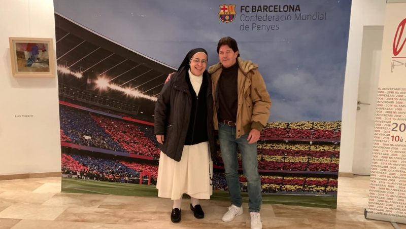 JoanEstella10's tweet photo. Mi mayor respeto y admiración a personas que, como tú @sorluciacaram, dedican su tiempo y esfuerzo a proyectos como #invulnerables, de ayuda a los niños. 

Espero y deseo que ese museo de la pobreza del que hablabas ayer lo podamos construir entre todos 💪 https://t.co/508OkIhqr4
