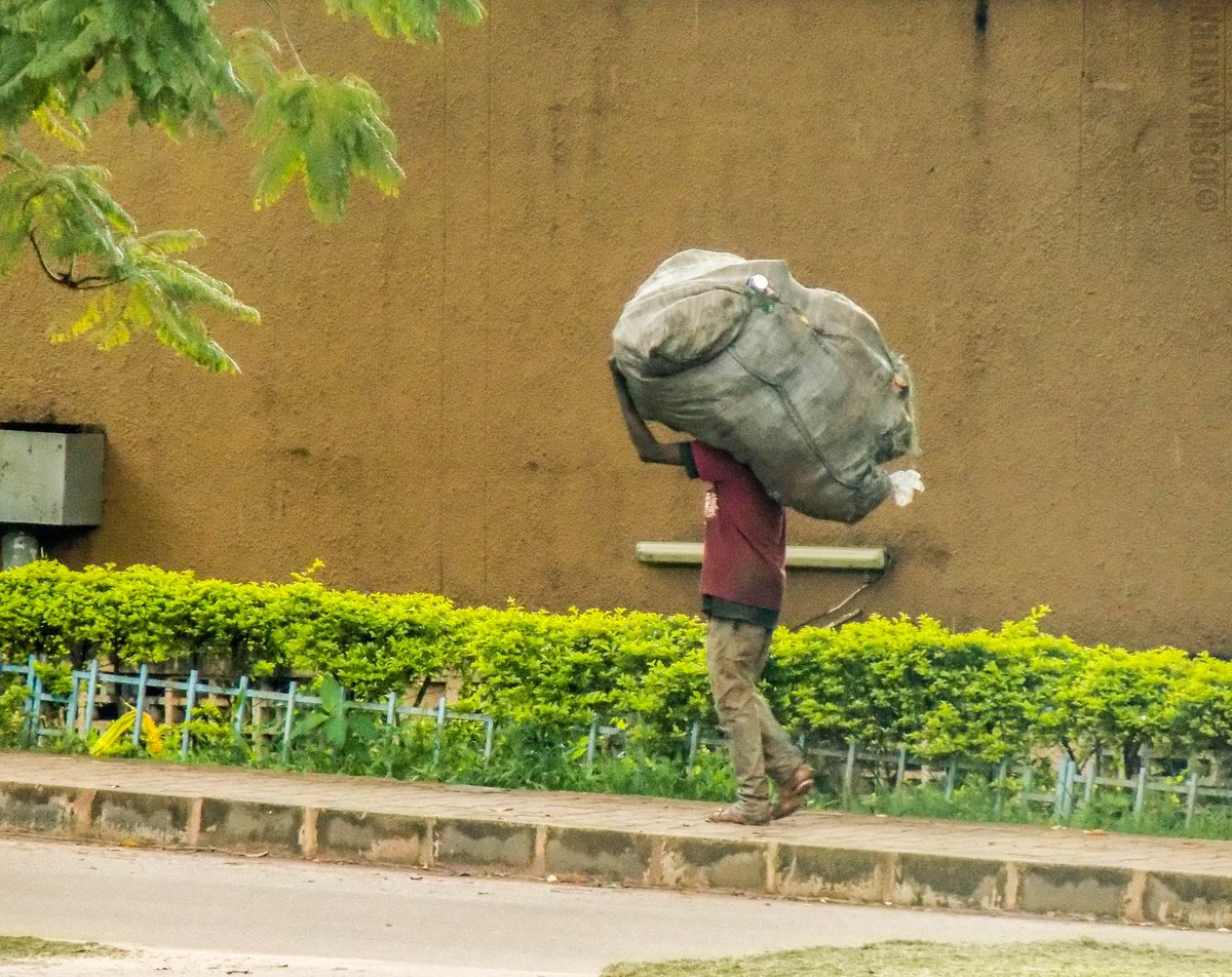 Semagandajoshua's tweet photo. A tale of the gabbage collector . one having to risk their personal health so as to earn a living. His area of operation is from within Makerere University and the near by surrounding areas. The #PublicHealth Series
Documentary 📸
#keepbeingauthentic
#African
#everydayphoto https://t.co/Z93rivgF4q