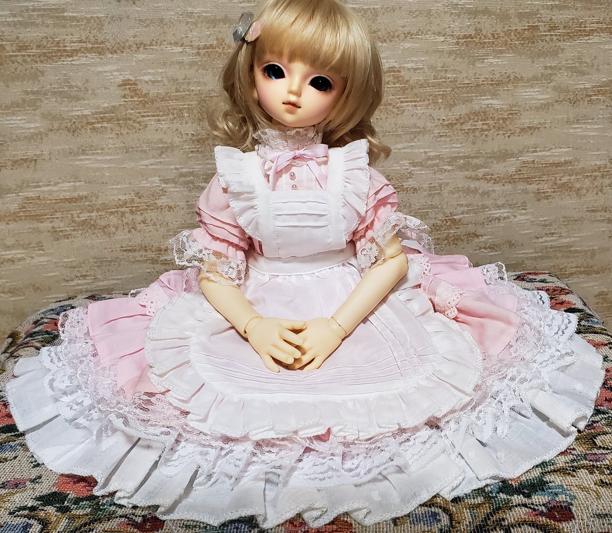 sunshine2_amber's tweet photo. お名前:うずら

ボークスMSD F-18

アイ:グラスアイ Blue Velvet Star(Tramender Vampir-Garten)

ウィッグ:ミディアムウェーブBiscuitsgold(ボークス)
お洋服:七色花様

#うちの子かわいい
#ノードール・ノーライフ
#ドールオーナーさんと繋がりたい
#うちの子紹介 https://t.co/iVuiU7QoHg