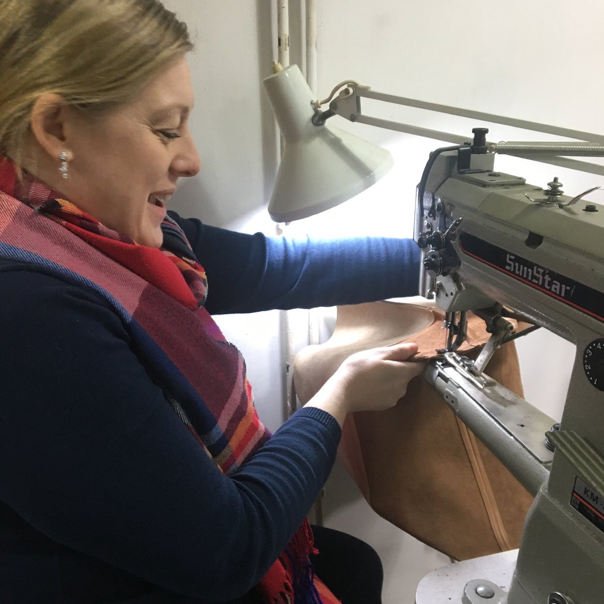 deborettecreat1's tweet photo. A great tote making session today with these two. Thanks for being so nice. ☺️Anniversary pressie for the Mrs and birthday pressie for mom. Top marks I say.👜👜 #imadeitinthejq #deborettecreative https://t.co/TFLg1wBtmo