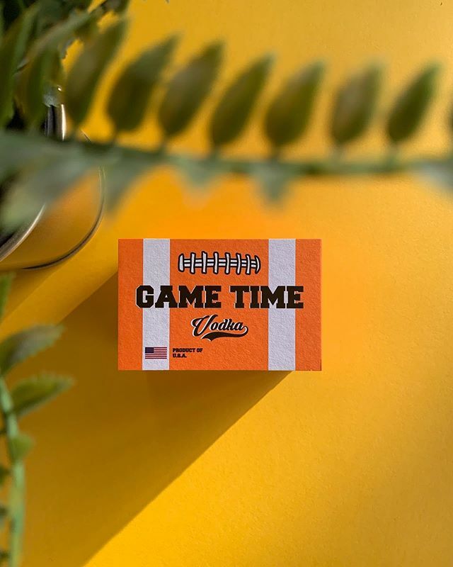ilovecookieUK's tweet photo. Day 355: Phwoar! These business cards printed and foiled for Game Time Vodka are just insane! They are up there as one of my favourite prints to date! 
These are on a 700gsm Mandarin @colorplan_papers with a white foil and overprint! They will definitely… https://t.co/SR6KxaMlds https://t.co/xBNBvzVmUC