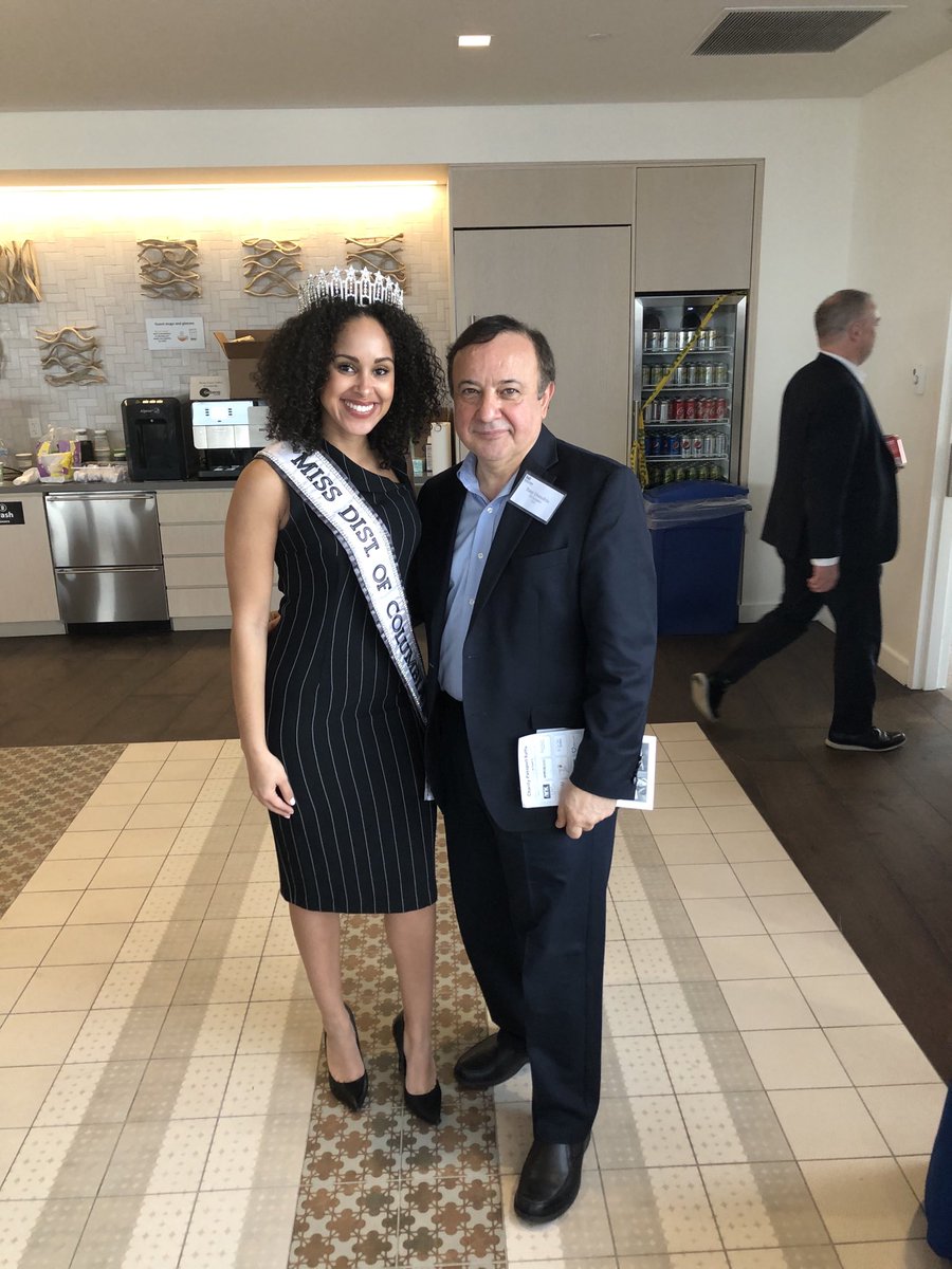 tonycdonofrio's tweet photo. Pleasure to meet #CordeliaCranshaw and hear live her inspiring story. Check out ⁦@ARK_DC⁩   ⁦@RetailROI⁩ #roiss #supersaturday https://t.co/IMlXSyAjos